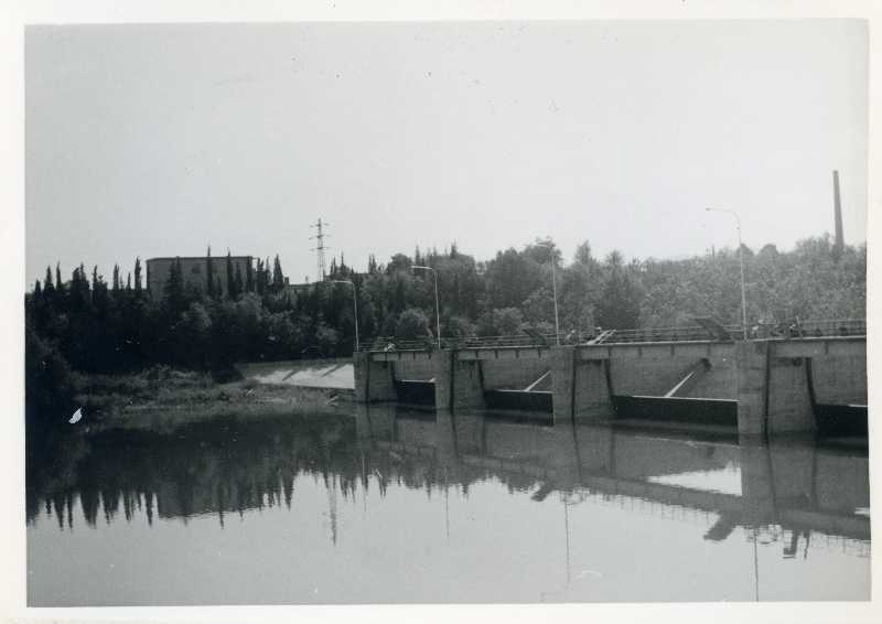 Fiume Isonzo, Gorizia. Cantiere di bonifica. Opere di sbarramento. Diga, scorcio
